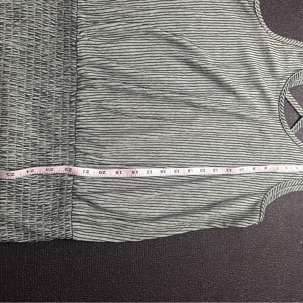Daytrip Green Striped Tank Top Size Large - Picture 8 of 8